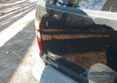 2004 Chevrolet Suburban 1500 Z71 from USA, damaged, VIN 3GNFK16Z74G213889